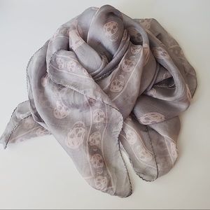 Alexander McQueen Classic Silk Scarf with Skulls
